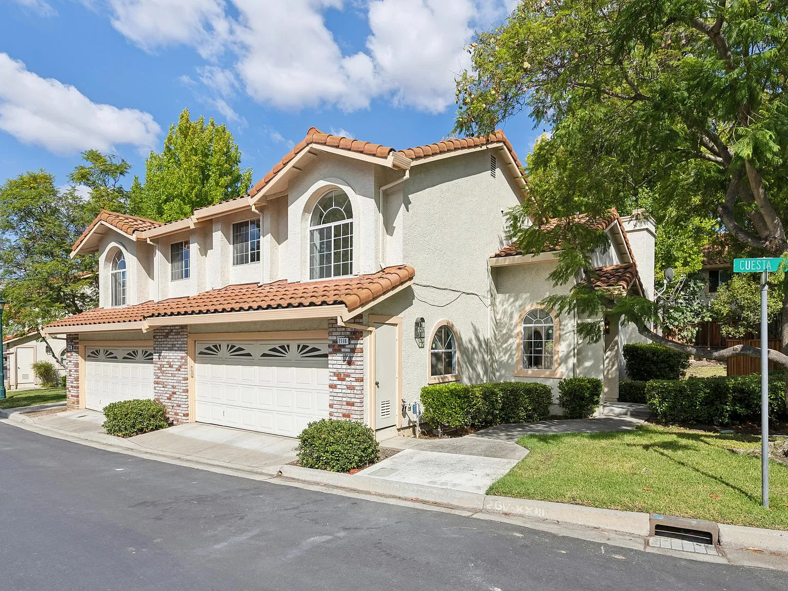 3 bed, 2.5 bath, 1528 sqft, $4,500 — Photo 2