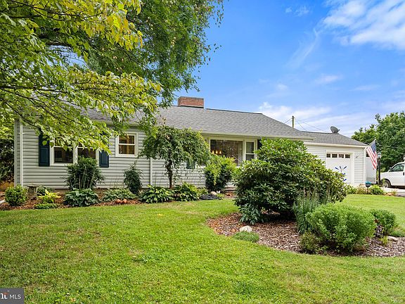 3rd image of 243 Norfolk Dr