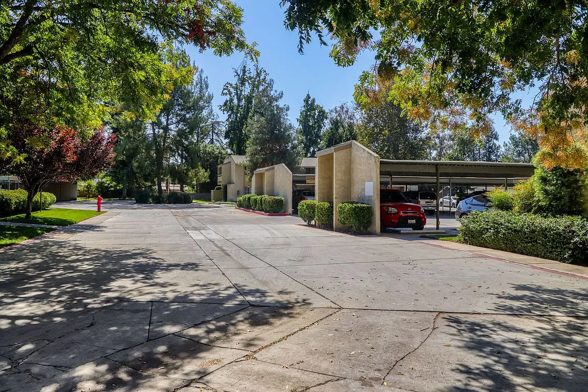 Wysteria Apartments — Photo 3