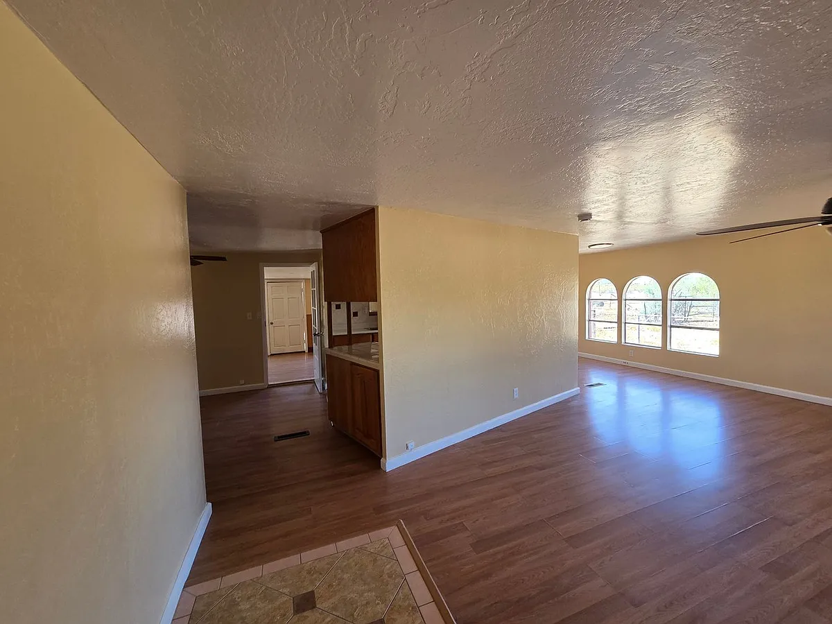 Building Photo - 1469 W Virgil Dr
