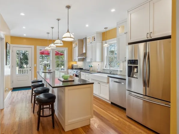 186 Park St, West Roxbury, MA 02132