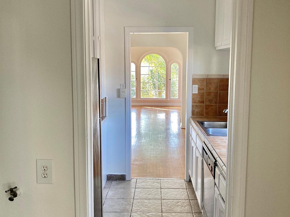 1st image of 1502 S Orange Grove Ave #3