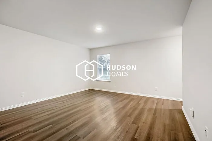 1013 Earle Ave — Photo 5