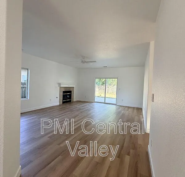 2210 Birchwood Ct — Photo 5