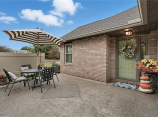 1625 Queens Gate Cir, Cuyahoga Falls, OH 44221