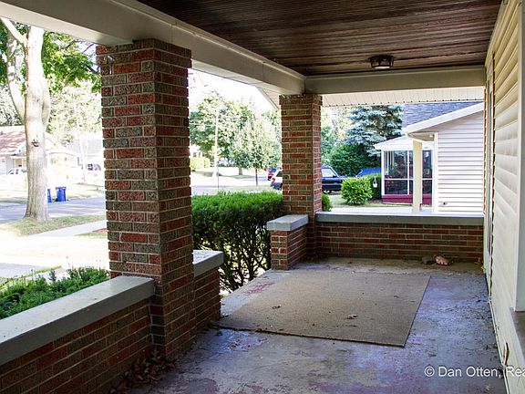 3rd image of 1827 Willard Ave SE