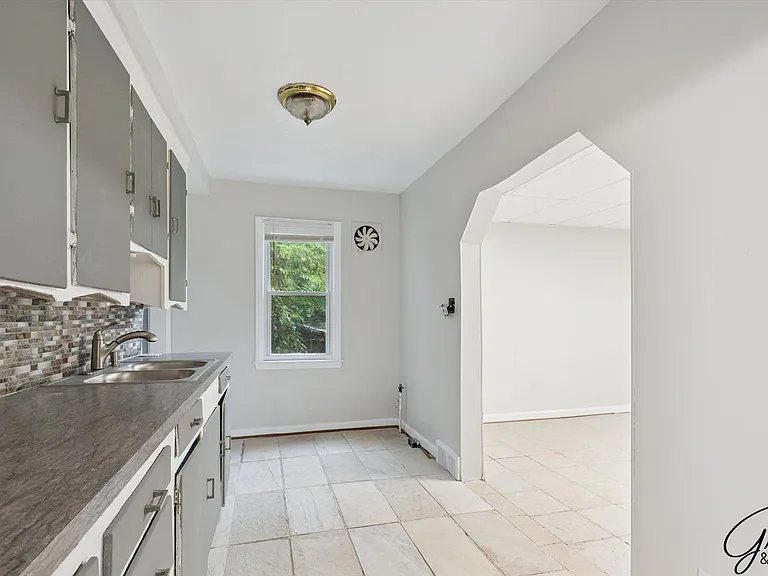 4082 Hereford St — Photo 12