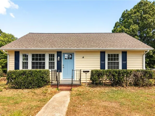 214 Moon St, Thomasville, NC 27360