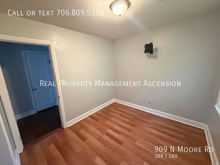 909 N Moore Rd — Photo 16