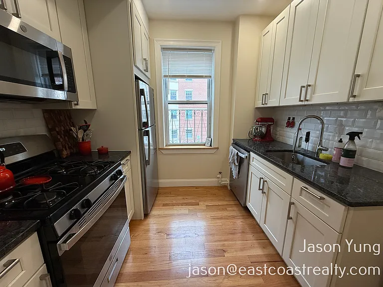 93 Kilmarnock St #8 — Photo 9