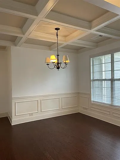 765 Westmoreland Ln — Photo 3