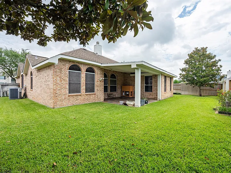 13815 Normandy Ct — Photo 23