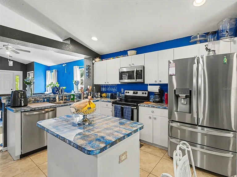 11702 Crest Creek Dr — Photo 3