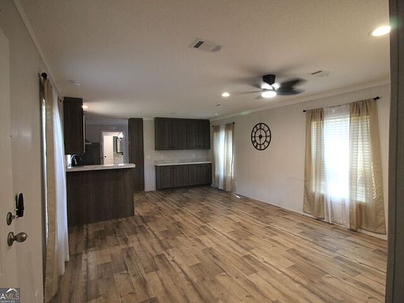 3rd image of 600 Sanderling Rd