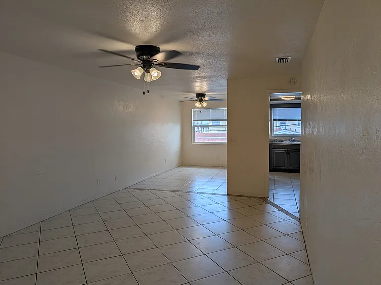 2609 N Oleander Ave #17 — Photo 8