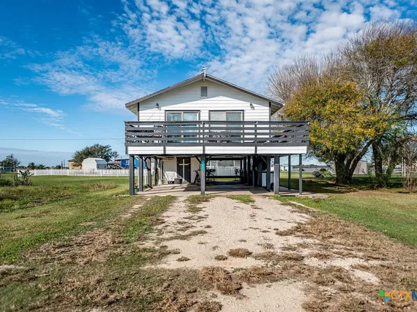 654 Calumet Dr, Palacios, TX 77465