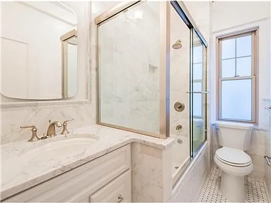 Sold by Fenwick Keats Real Estate | media 6