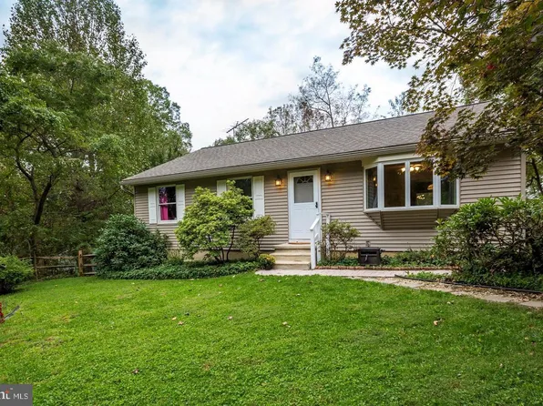 7554 Watkins Dr, Sykesville, MD 21784