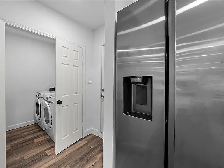 1610 Antoine Dr — Photo 6