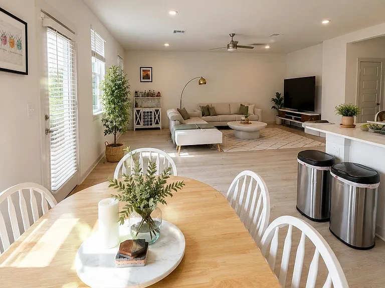 10924 Meris Ln — Photo 5