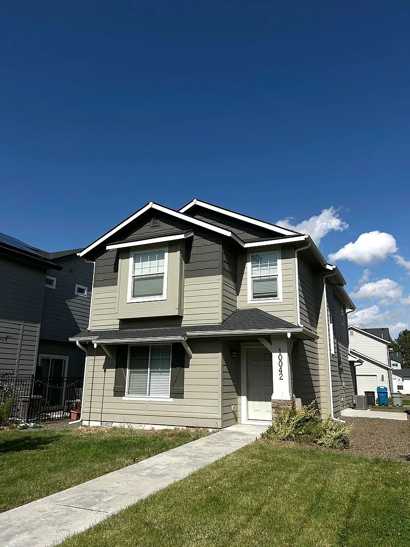 Building Photo - 10042 W Smoke Ranch Dr