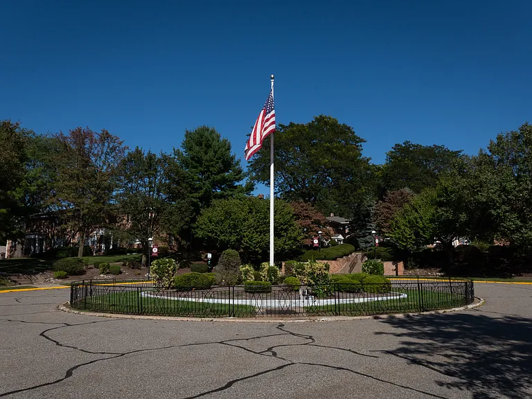 Berdan Court — Photo 11