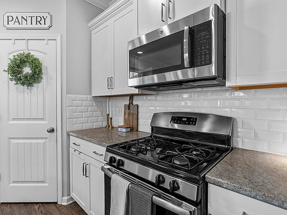 3rd image of 5 Corinth Ct