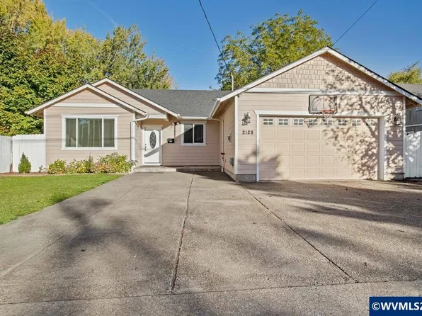 2128 Bruce St NE, Salem, OR 97301