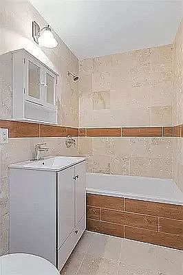 3rd image of 2006 Lexington Ave #4A