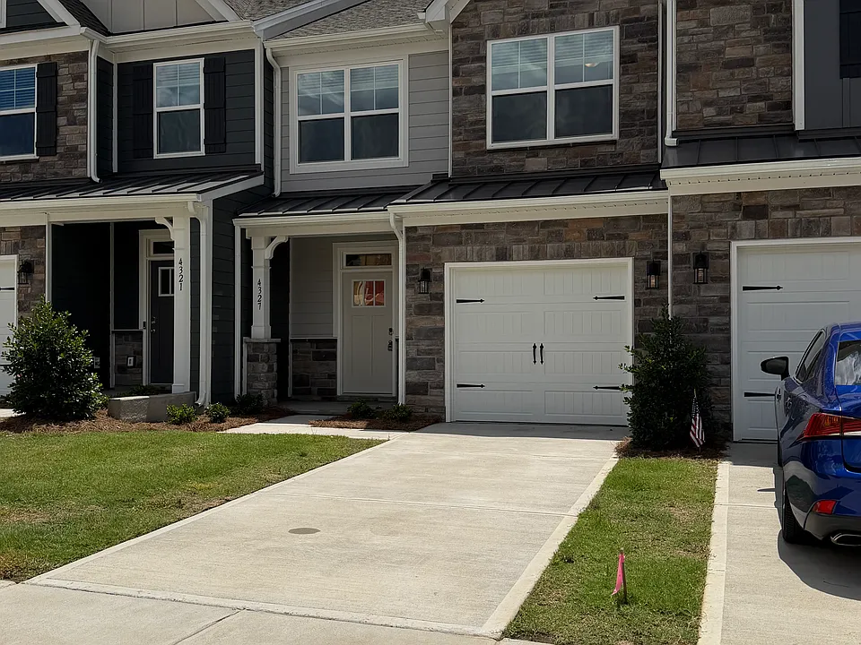 4327 Black Ct
