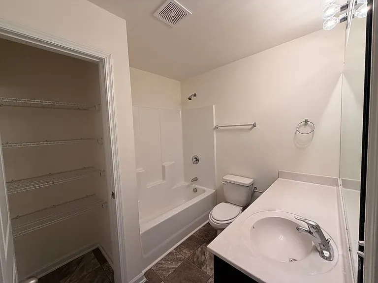 948 Brentwood Park Ln — Photo 41