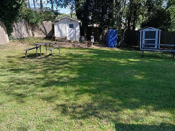 5th image of 7304 Malden Ln