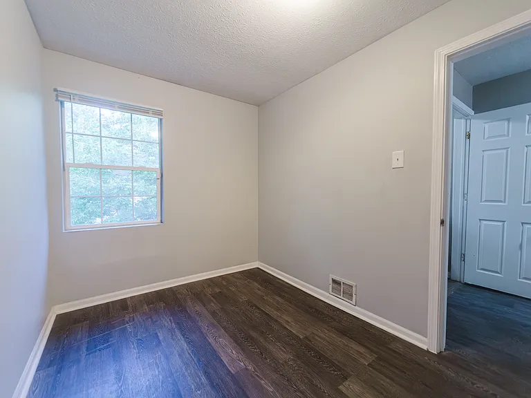 1103 N Keystone Ave — Photo 24