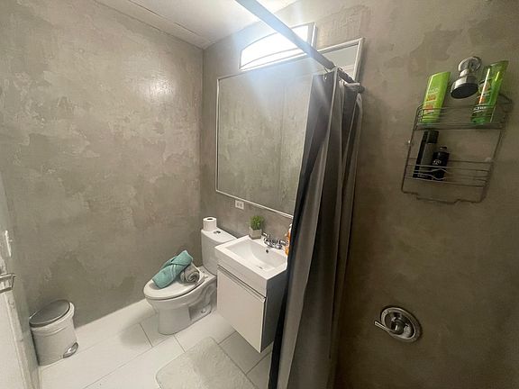 5th image of 1450-52 Cond Adaligia Ashford Ave #7B
