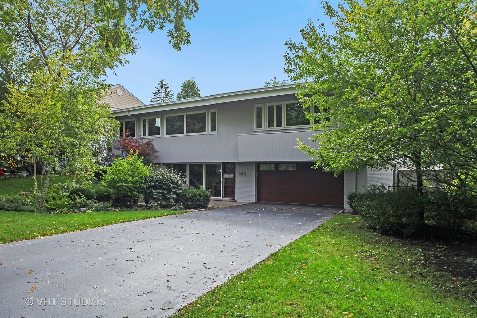 546 Sunset Ln photo 1