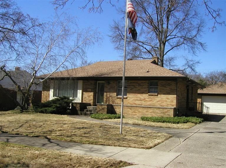 1st image of 1901 Houseman Ave SE