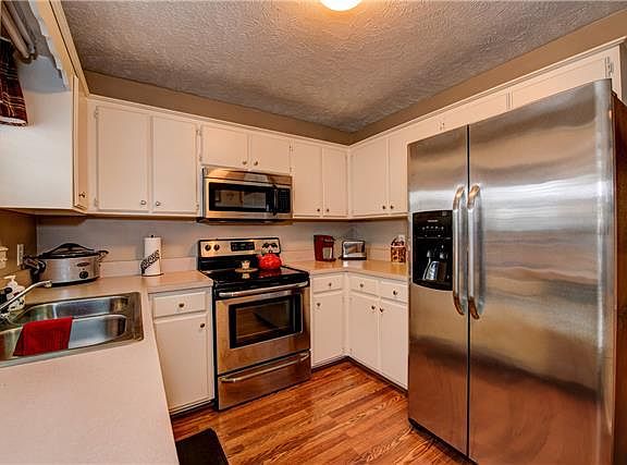 3rd image of 865 E Northfield Blvd