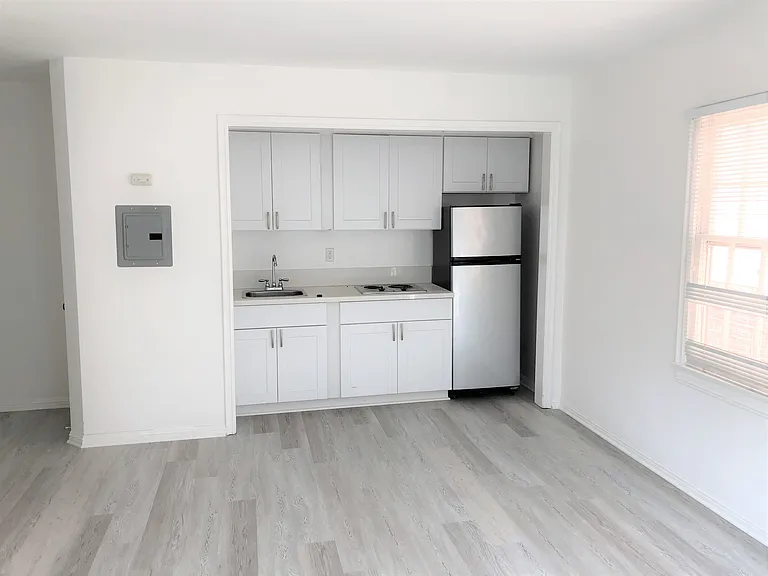 615 S. Cochran Ave. — Photo 3