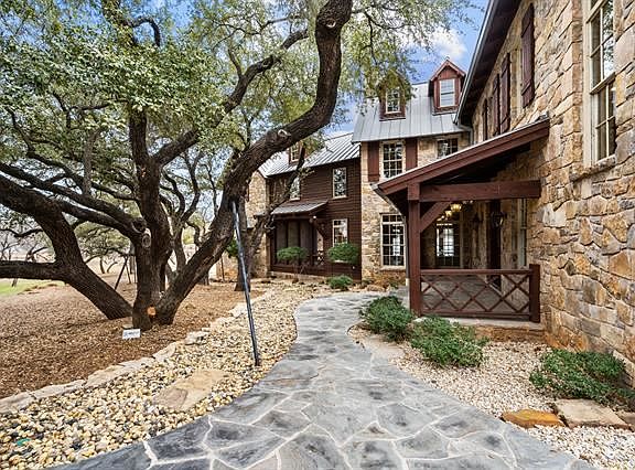 2nd image of 19 Estates Ln