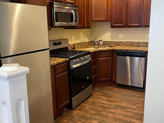 3rd image of 6610 S Kenwood Ave #109