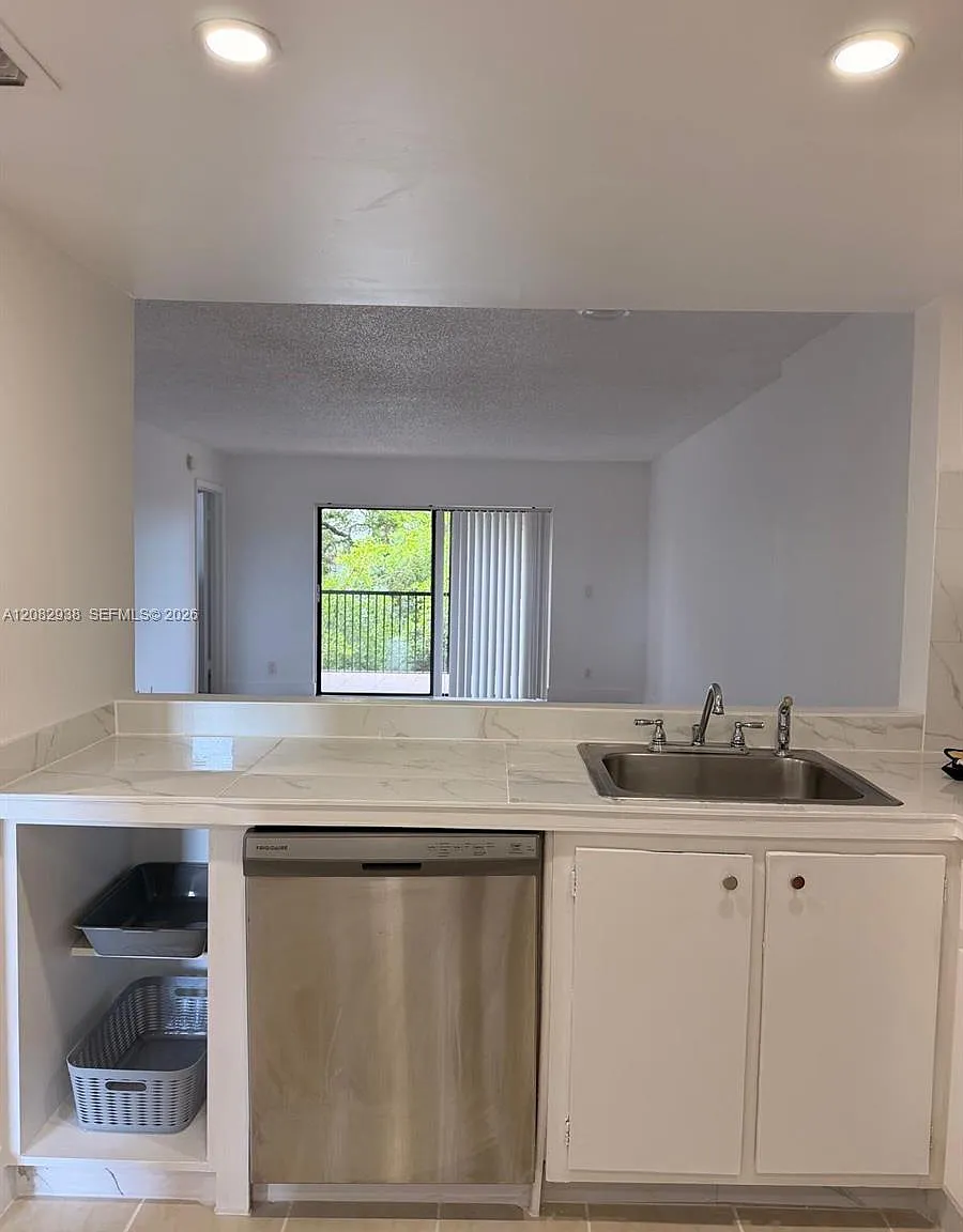 6575 W Oakland Park Blvd — Photo 3