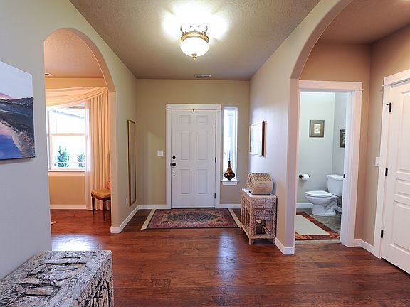 4th image of 1512 Crab Apple Cir