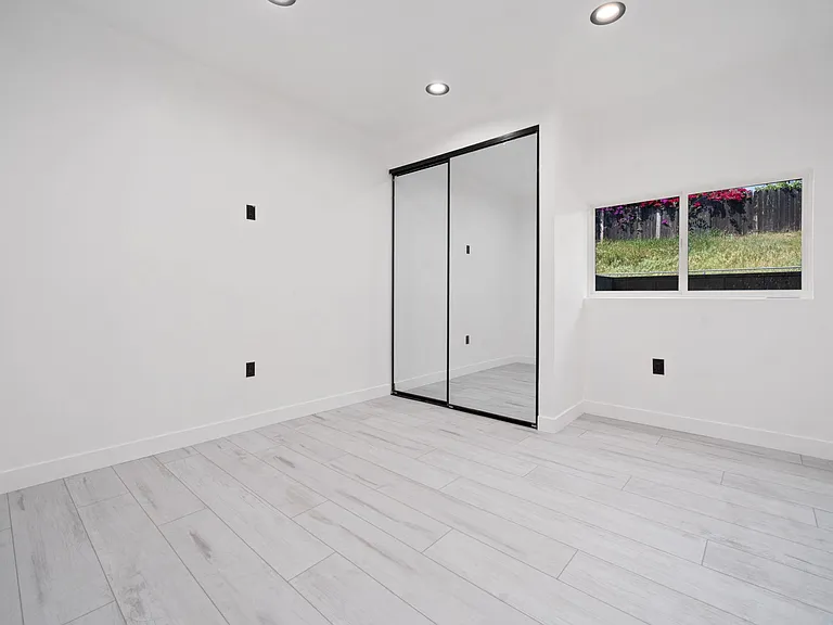 16602 Superior St — Photo 13