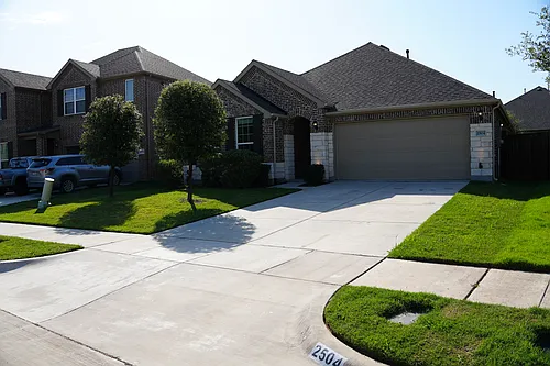 2504 Melrose Dr Photo 1