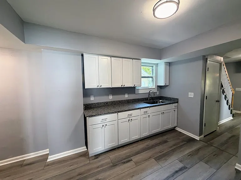 85 Rochelle St — Photo 2