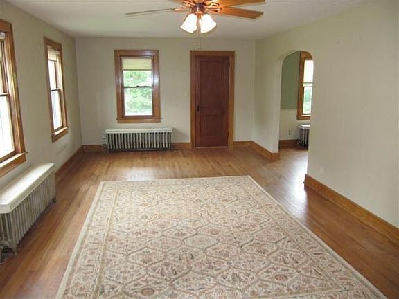 2nd image of 400 Colonial Ave