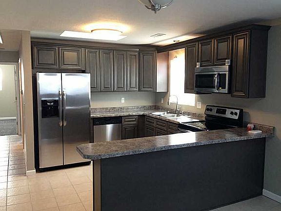 3rd image of 2949 Roberta Dr