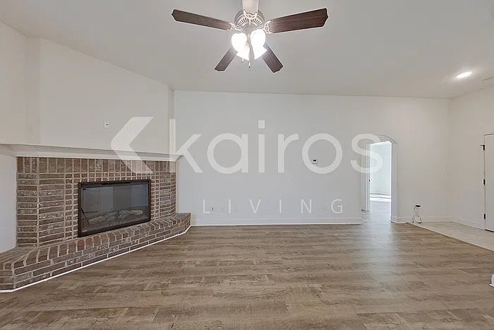 3 bed, 2.0 bath, 1650 sqft, $1,695 — Photo 3
