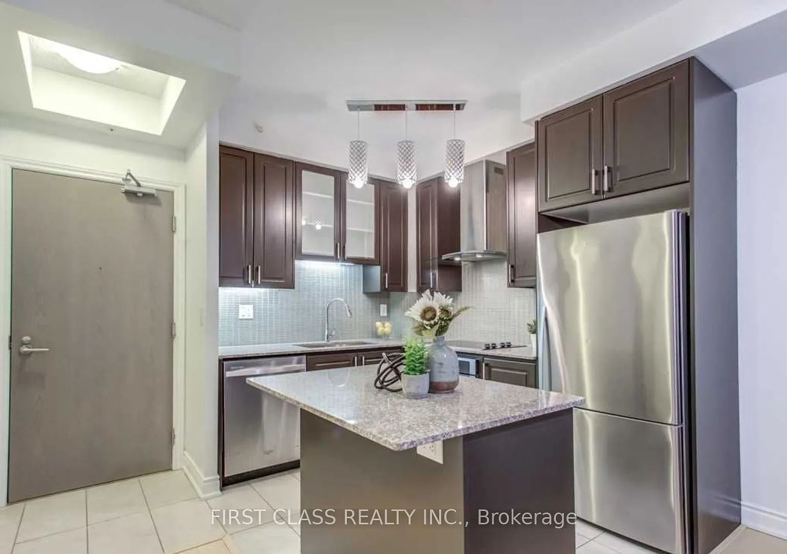 1 bed, $2,400 — Photo 3