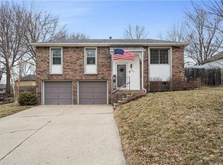 2913 NW Winston Cir, Blue Springs, MO 64015